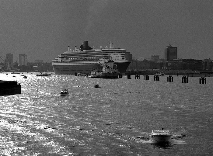 Queen Mary 2